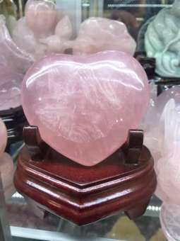 TRÁI TIM PHONG THỦY ĐÁ  THẠCH ANH HỒNG - KÈM CHÂN ĐẾ