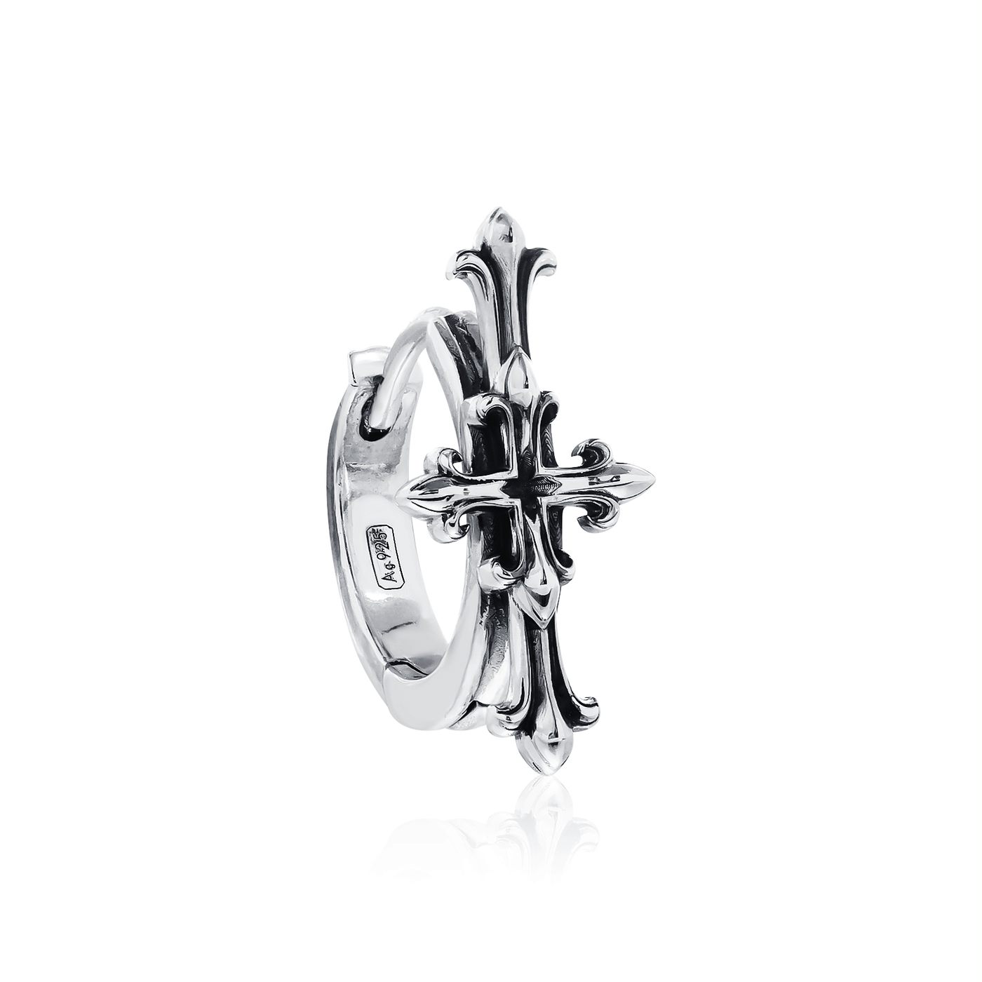 Grand Cross Huggie Earring - Silver ต่างหูเงินแท้ 925 แบบห่วงฮักกี้ แกะมือขัดเงาลงดำขับลาย  **ขายเป็นชิ้น/ข้าง