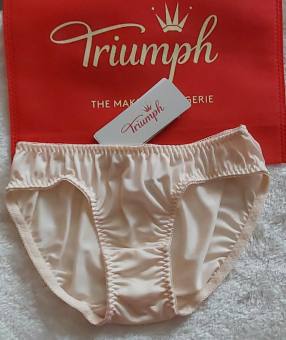 Quần Triumph Blissy 09 mini Cạp thấp