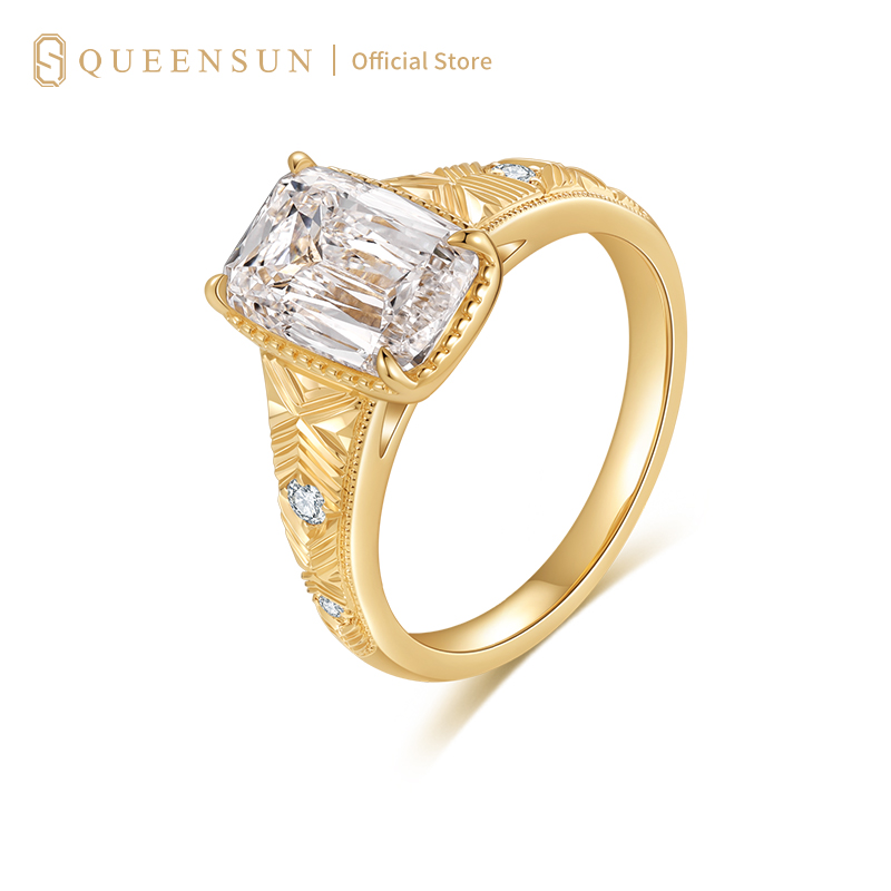 Queensun IGI 3ct D VS 18k Gold Lab Diamond Emerald Cut Vintage Filigree Engagement Ring | Lab Diamond Vintage Filigree Ring | Sparkling Baguette Diamond Ring | Minimalist Luxury Wedding Band | Daily Wear Vintage Diamond Ring  18K 金培育钻石祖母绿切主钻戒复古花丝钻戒