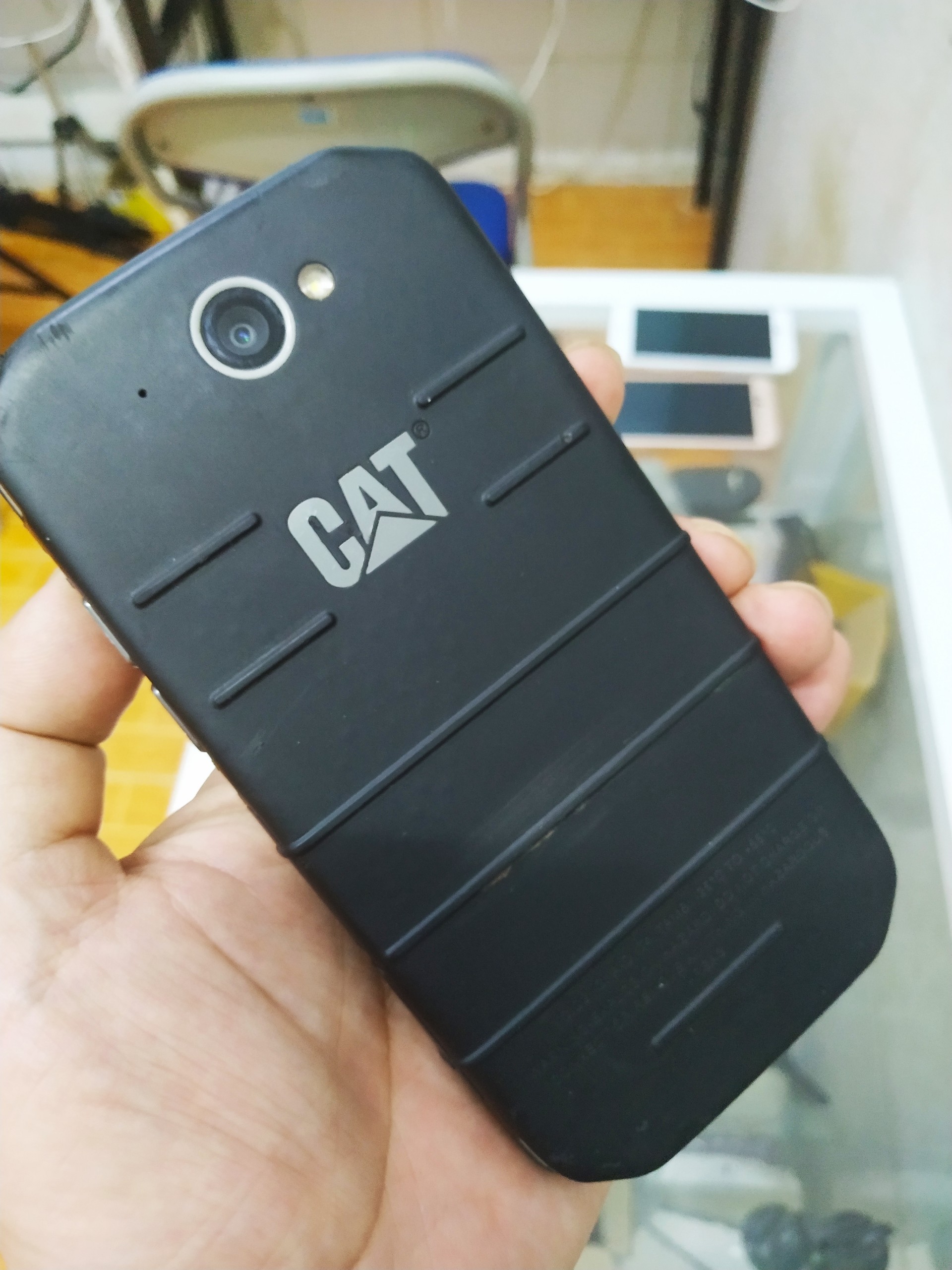 Điện thoại cat s48c - chống nước va đập
