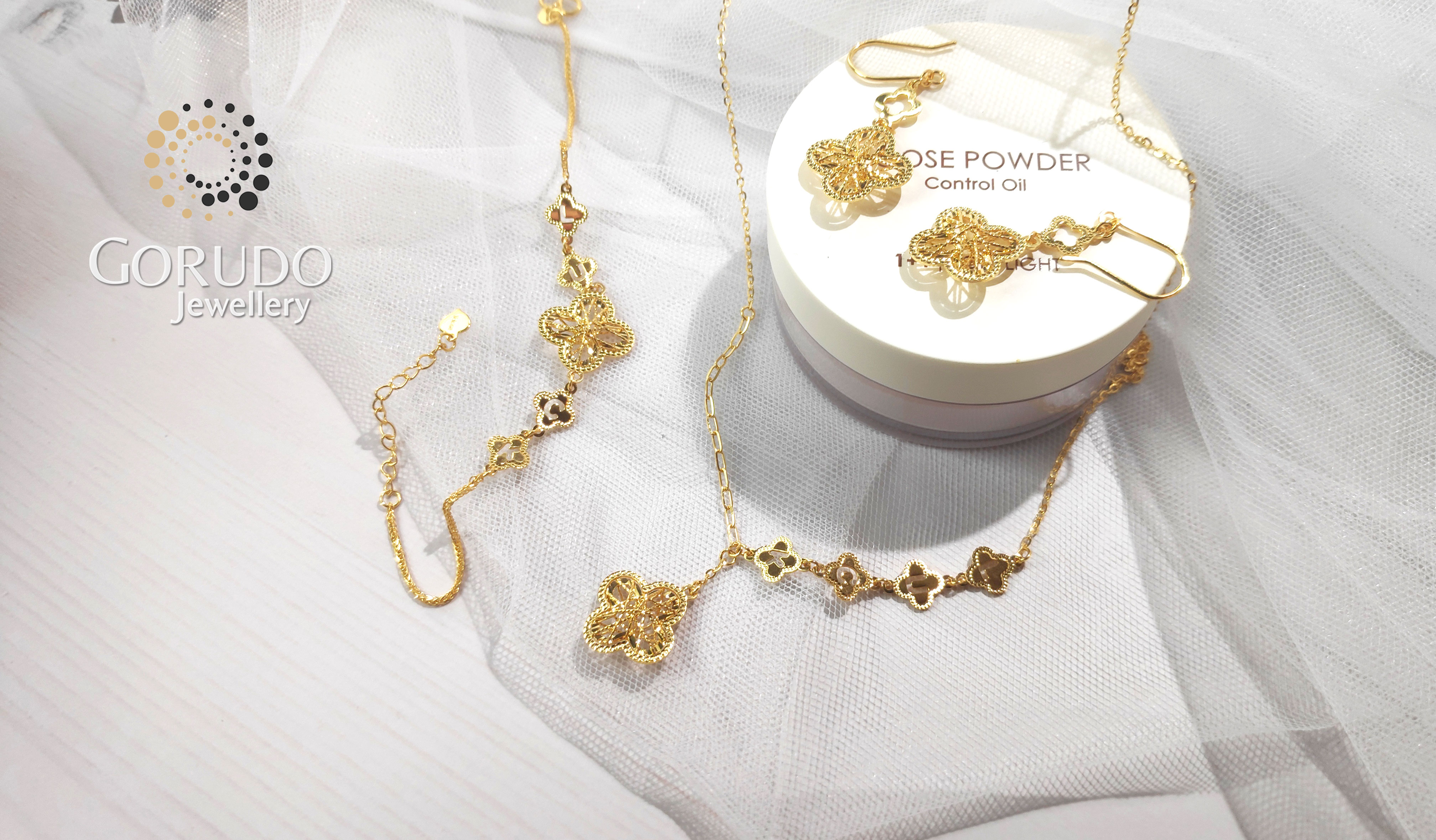 Liontin Daun Cengkeh Keberuntungan dari Emas Murni 999 dari Gorudo Jewellery dengan Gelang dan Anting Rantai (Set Perhiasan)