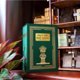 Phật Học Phổ Thông (Trọn Bộ 3 Quyển) - Bản Cao Cấp, Bìa Cứng, Có Áo Ép Kim 3 Mặt, Có Hộp Ép Kim 5 Mặt