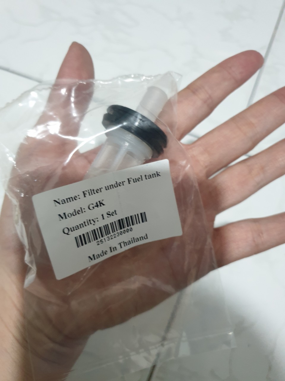 Lọc xăng máy cắt cỏ bình xăng trên.