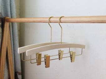 Móc Kẹp Gỗ Mộc Hình Cung Má Kẹp Vàng