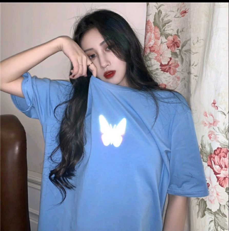Áo phông nữ in logo bướm phản quang cực xinh