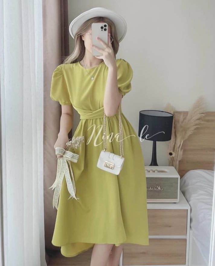 Đầm kiểu xoắn eo kiểu dáng tiểu thư cực xinh.