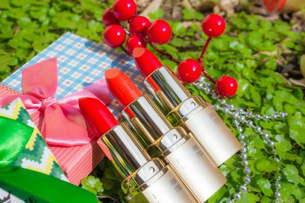 Son Firin giữ ẩm, làm mềm và tái tạo da cho đôi môi,