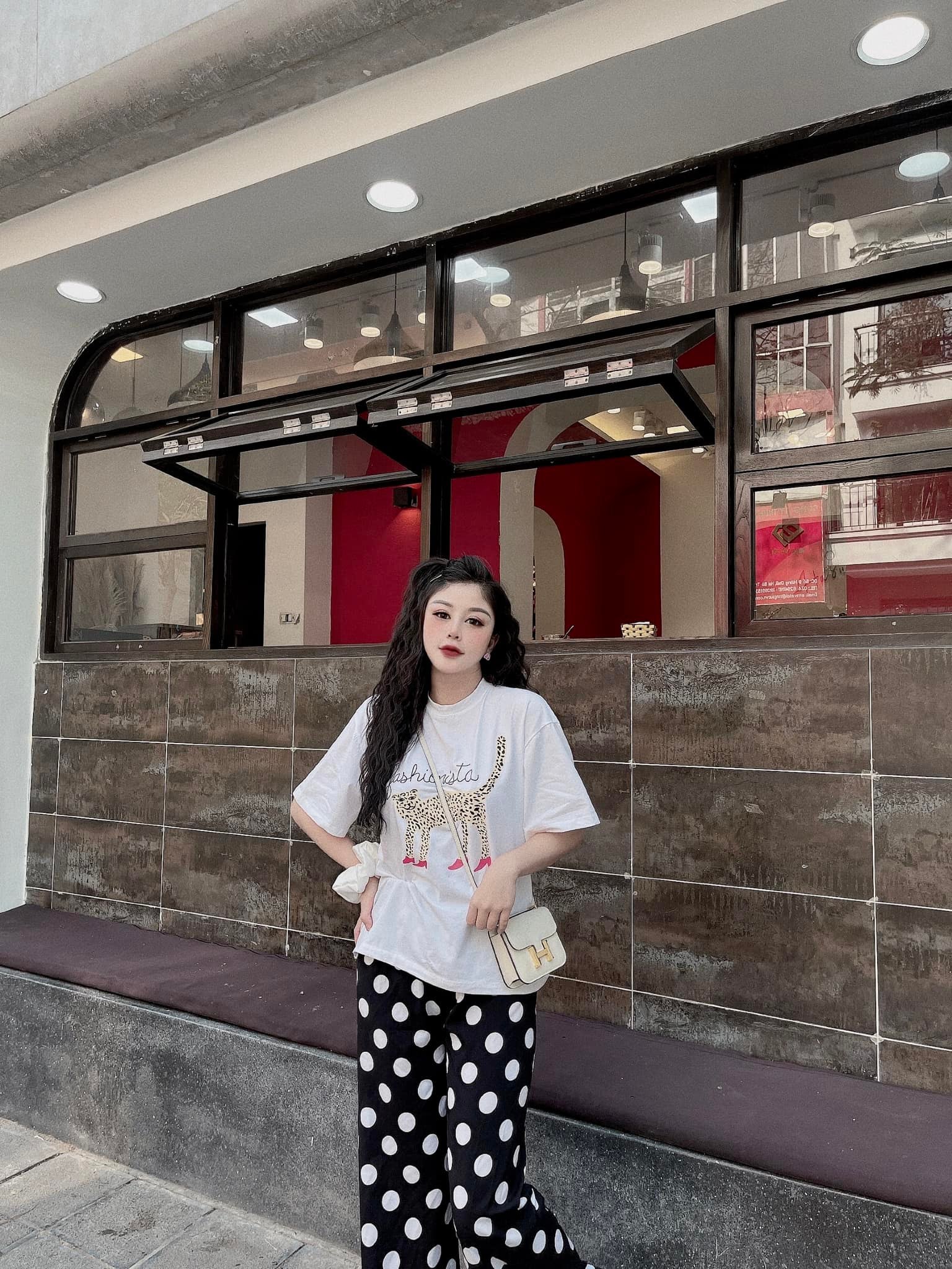 Bộ quần áo chấm bi trắng