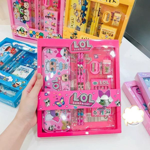 Bộ dụng cụ học tập cho bé 7 món gồm hộp bút, bút chì, bút màu, thước