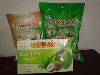 Kẹo dừa Bến Tre Huỳnh Yến chính hãng - Vị lá dứa - Kẹo dừa dẻo ít ngọt gia truyền, mềm dẻo đậm đà vị dừa - Hộp 300g