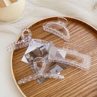 Kẹp càng cua vuông trong suốt hot trend năm nay