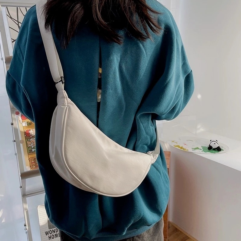 Is Uniqlo's Viral $20 Shoulder Bag Really Worth the Hype?