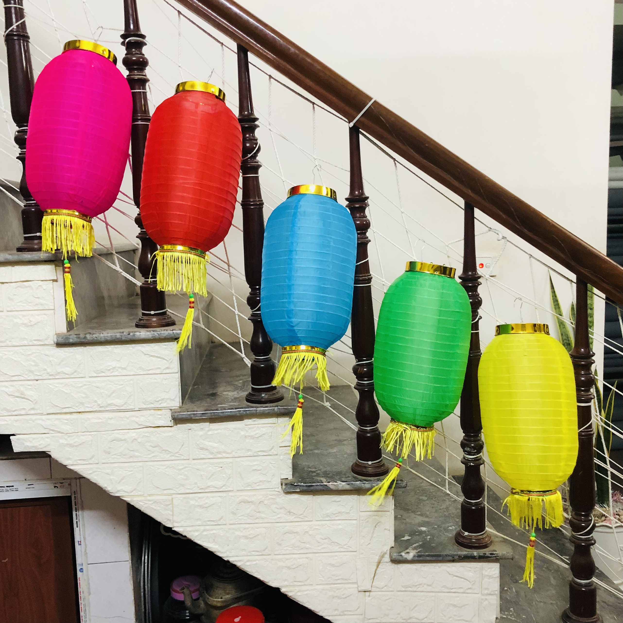 Đèn lồng đỏ hình trụ có tua 25 * 50 cm