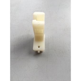 Chân vịt tra dây kéo giọt nước bằng nhựa sử dụng cho máy công nghiệp 1 kim