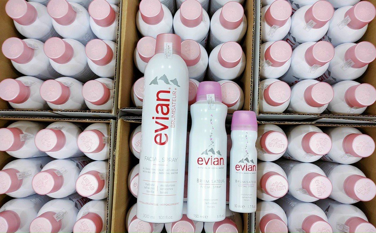Xịt khoáng evian