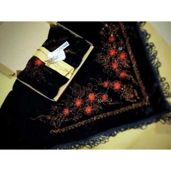 Khăn choàng nhung - thổ cẩm cho bà, mẹ, người cao tuổi