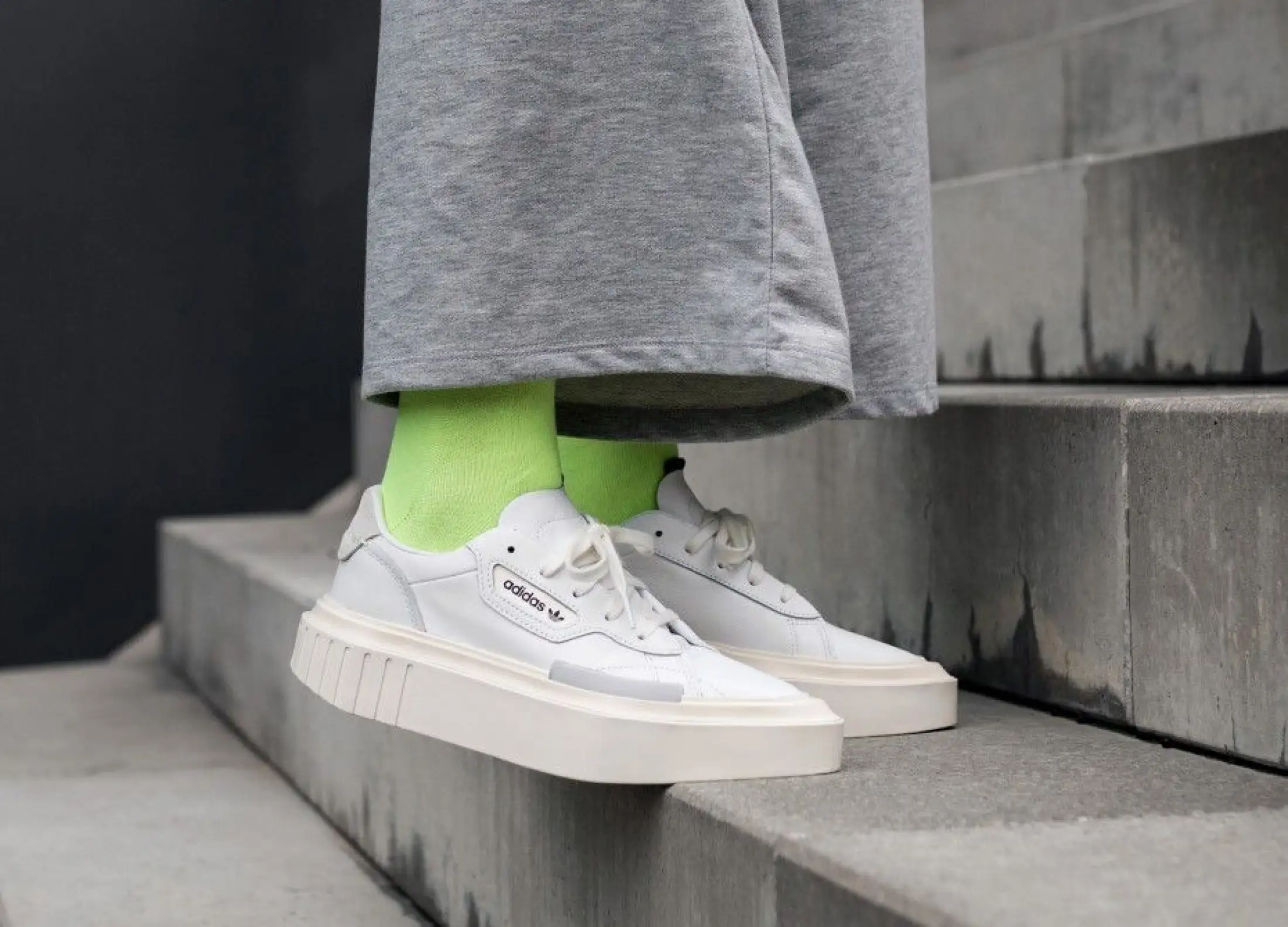 adidas originals hypersleek white