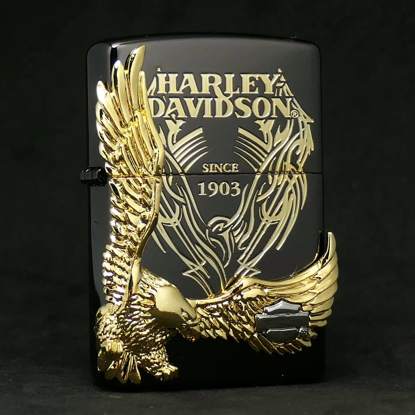 HDP-15 Harley Davidson - Eagle (Black-Gold) งานลิขสิทธิ์แท้จากญี่ปุ่น ของแท้ (Empty Zippo Lighter without Fuel ไฟแช็กเปล่าไม่มีเชื้อเพลิง) ราคา 4,290 บาท*ส่งฟรี