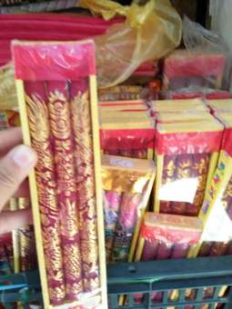 Bộ cúng giao thừa đêm 30 đầy đủ BỘ CÚNG GIAO THỪA 30 TỐI ĐẦY ĐỦ GỒM NHANG RỒNG 3 CÂY 4 TẤC - 1 PHẦN CÚNG GIAO THỪA ĐẦY ĐỦ - 5 ĐỒ THUẾ NAM 5 ĐỒ THUẾ NỮ - 1 CẶP ĐÈN CẦY LY TRUNG THẮP SÁNG ĐÊM