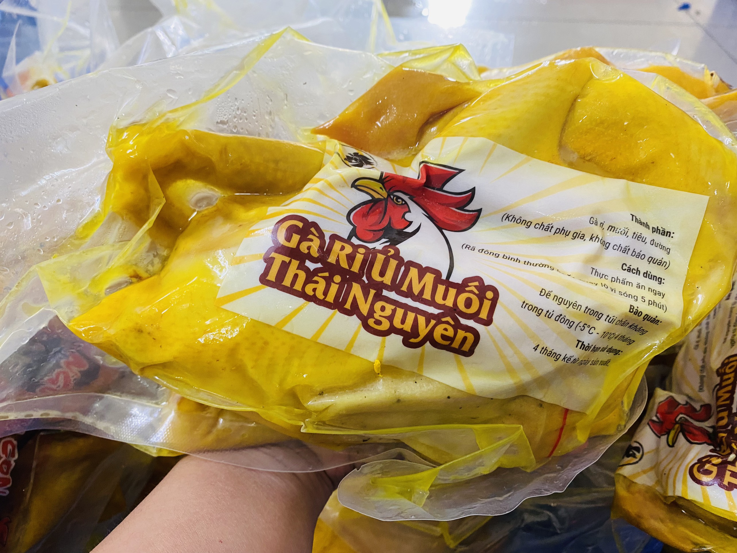 Giá sỉ nguyên con gà ủ muối tiêu chanh