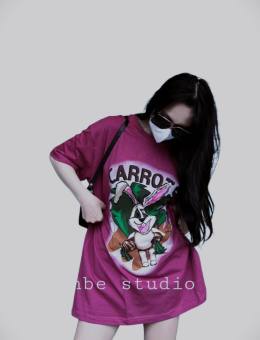 Áo phông chú thỏ nghộ nghĩnh ôm cà rốt