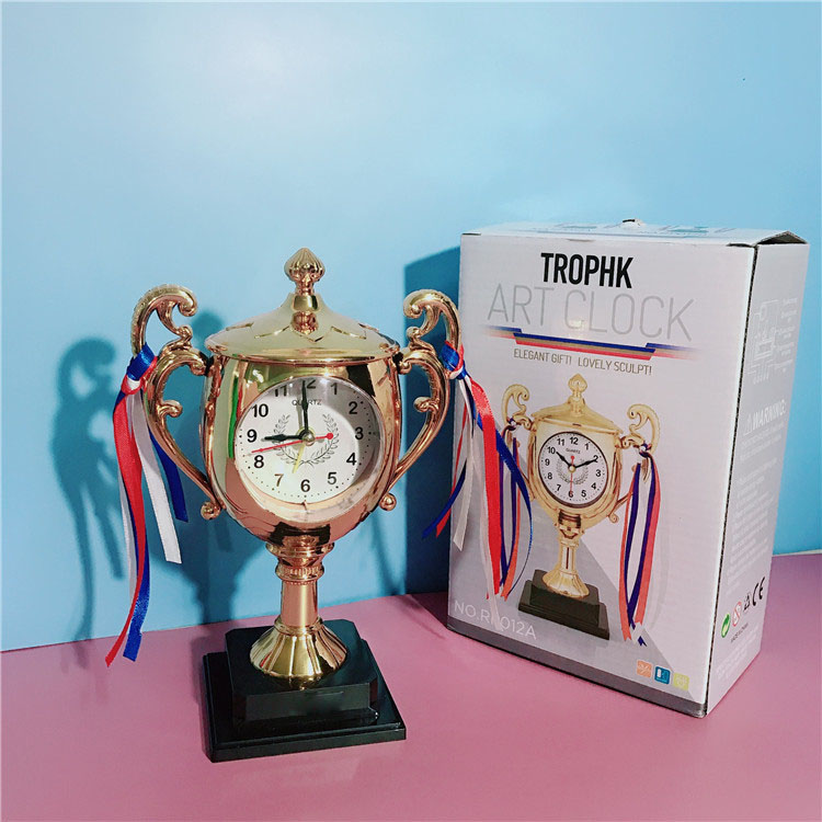 Đồng hồ để bàn, có báo thức hình Cúp Vàng Art Clock