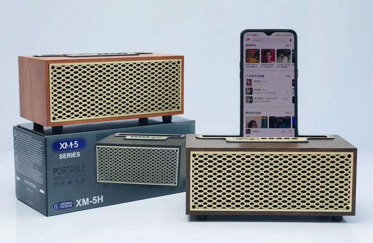 Loa Bluetooth Cao Cấp XM-5 Loa Bluetooth V5.0 Thiết Kế Thùng Gỗ Sang Trọng,Có Giá Để Điện Thoại.Loa Có Giải Tần Âm Thanh Từ 60hz Đến 18.000hz.Đáp Ứng Được Với Hầu Hết Các Dòng Nhạc,Thể Hiện Tiếng Treble Sắc Sảo Và Trong Trẻo