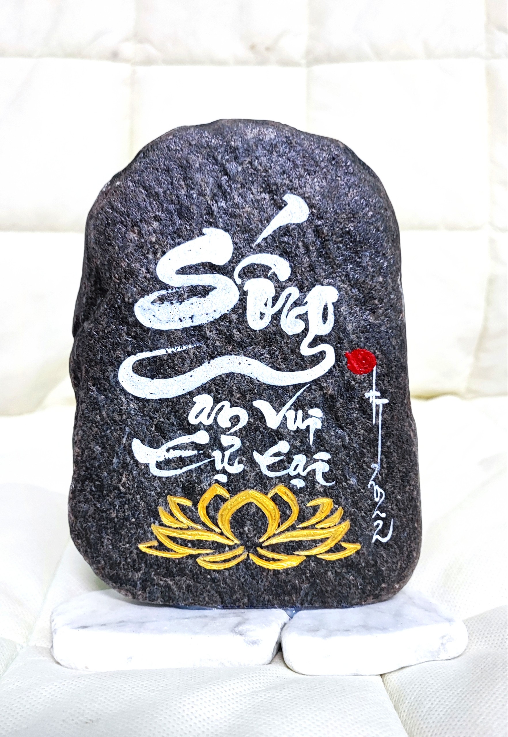 Thư pháp trên đá chữ sống kích thước; 15x7x22cm