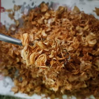 Hành phi và tỏi phi giòn thơm, sử dụng dầu thực vật, hoàn toàn khô ráo, đảm bảo vệ sinh ATTP