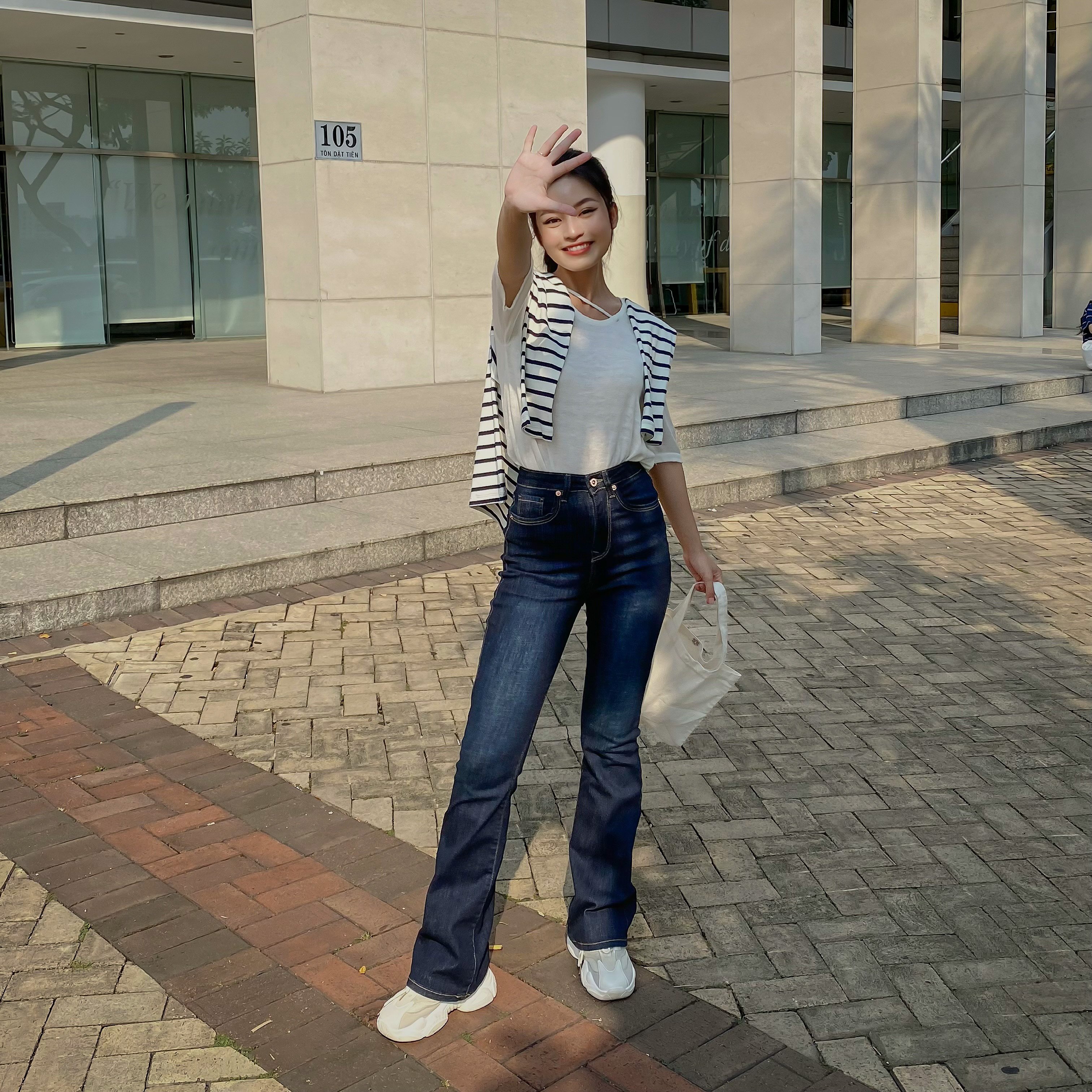 Quần jeans ống loe trơn dài màu xanh đậm lenclothing 8582