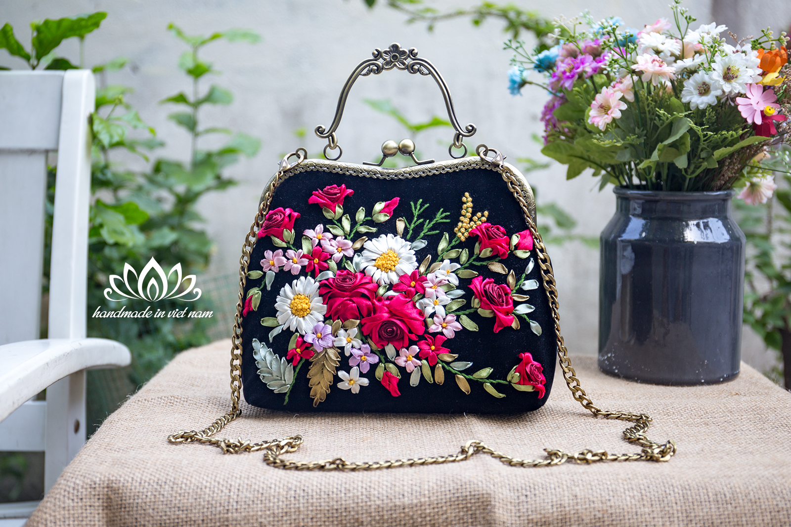 Túi tay cầm nữ thêu hoa nổi, phong cách vintage