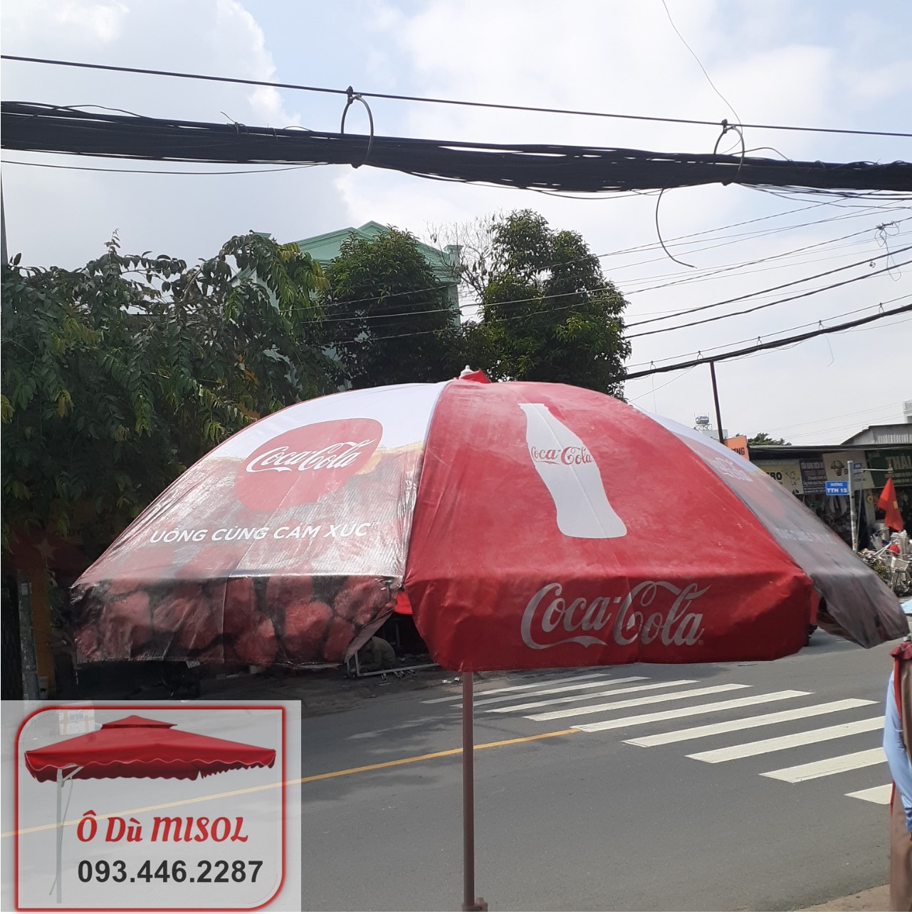 [HCM]Dù che nắng ngoài trời dù che nắng loại lớn KHÔNG KÈM ĐẾ - CocaCola Đường kính 2m4 cao 2m5 chất liệu Polyester chống thắm nước bền màu độ bền cao