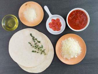 Nguyên liệu làm bánh Pizza ( sốt, đế bánh, phô mai, thanh cua,....)