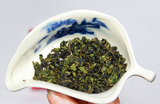 Trà Thiết Quan Âm hộp thiếc 100gram thơm ngon