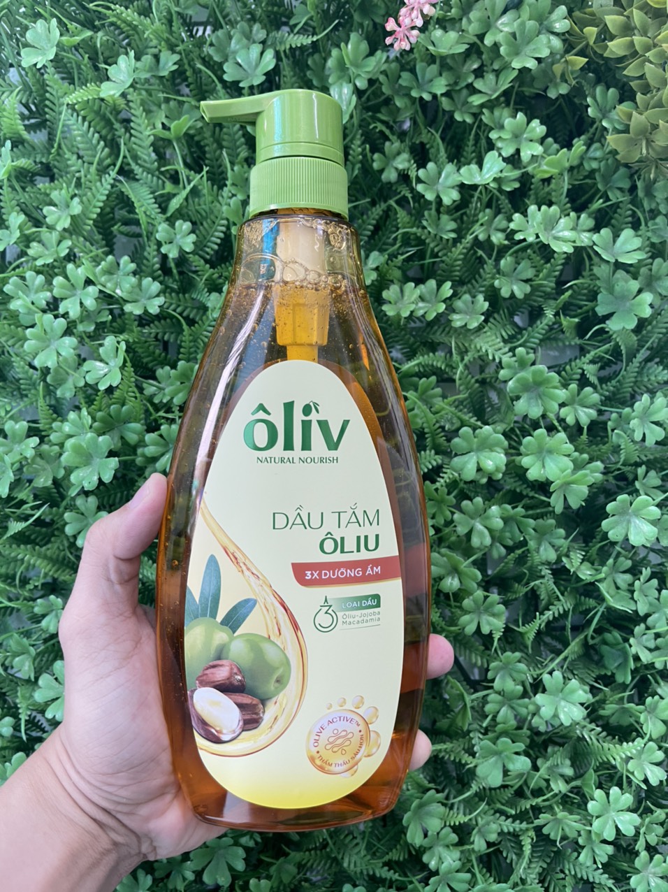 Dầu tắm dưỡng da Oliu Oliv Natural Nourish Virgin Olive Oil 650ml