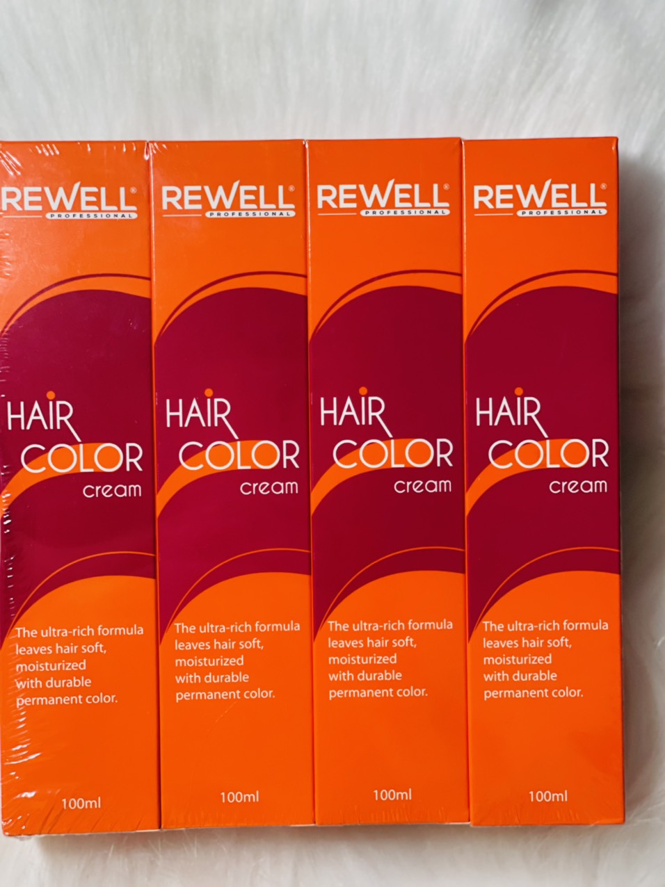 Bạn đang tìm kiếm một loại thuốc nhuộm tóc chất lượng và dễ sử dụng? Hãy tìm đến thuốc nhuộm Rewell - mang lại sự thay đổi đáng chú ý cho mái tóc của bạn. Giúp mái tóc của bạn đẹp, bóng mượt và giữ màu lâu hơn trong một thời gian dài.
