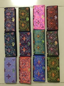 Bóp thổ cẩm cầm tay