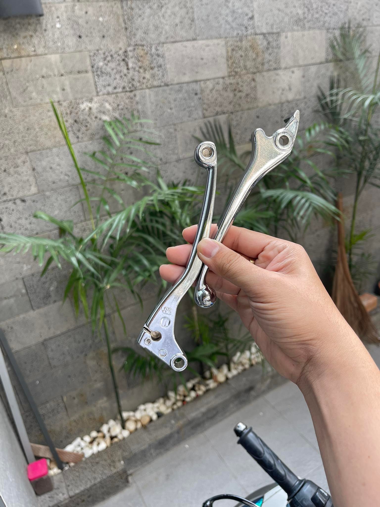 Cặp tay thắng si inox 2 bên cho ex winner vario