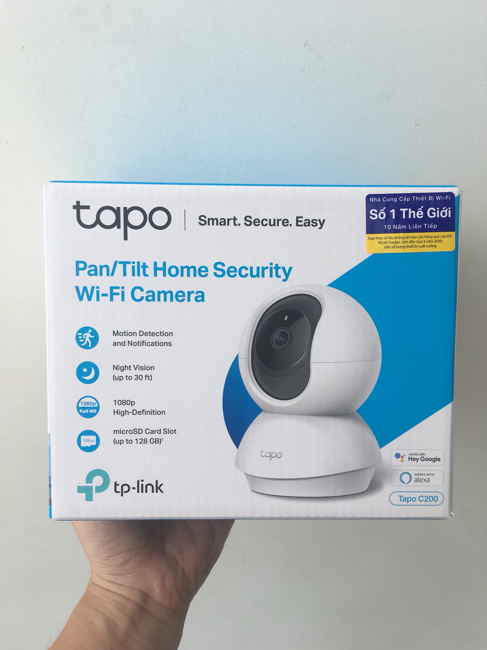 Camera wi-fi tp-link tapo c200 1080p an ninh gia đình có thể điều chỉnh hướng.