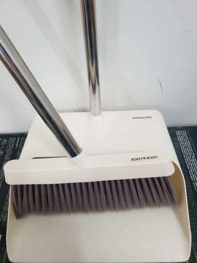 ETM465 – Bộ chổi quét nhà Lock&Lock, cây chổi 28x83cm, dụng cụ hốt 24.5x26x95cm