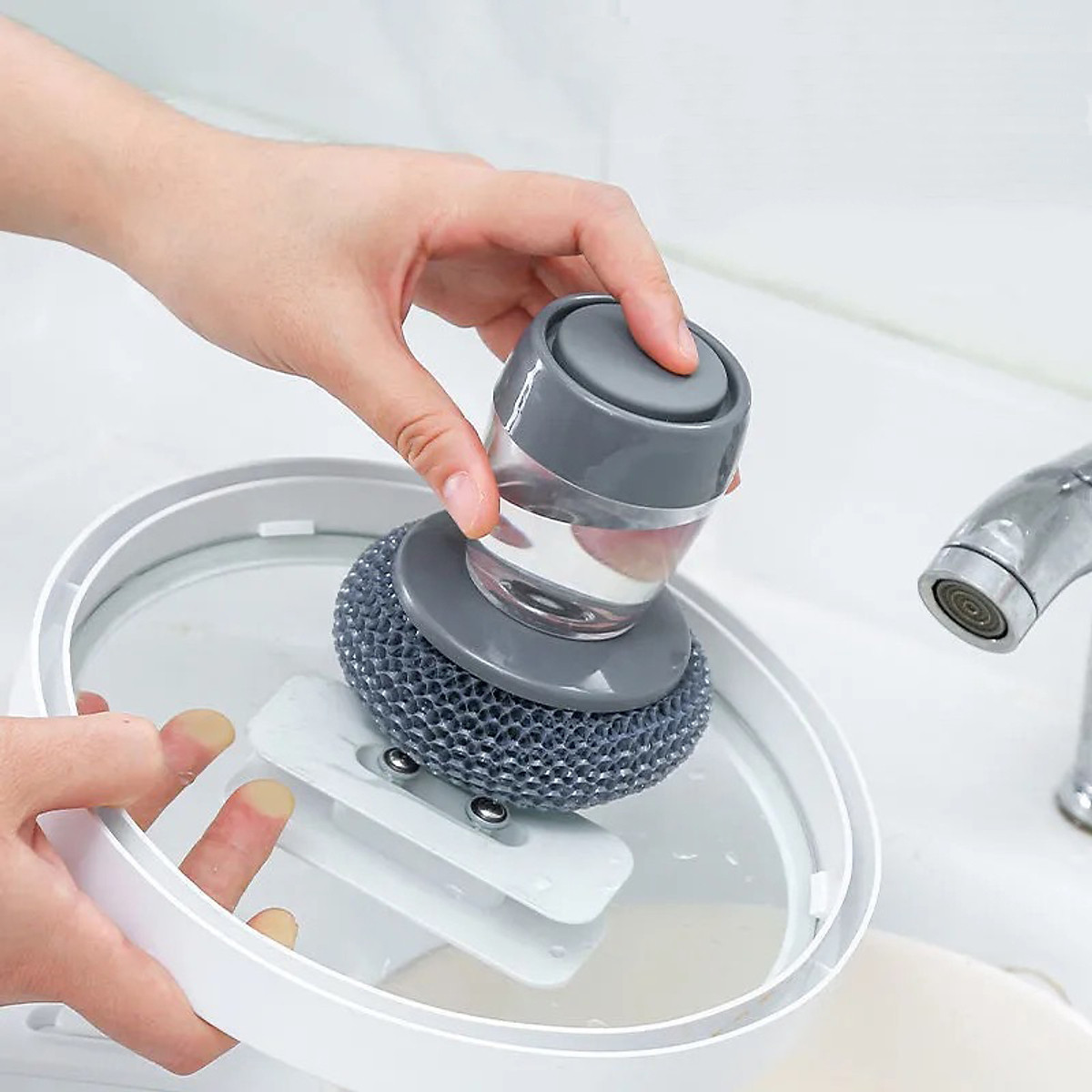 Dụng cụ cọ xoong xám nồi có tay cầm, miếng chà nồi có ngăn đựng nước rửa đa năng