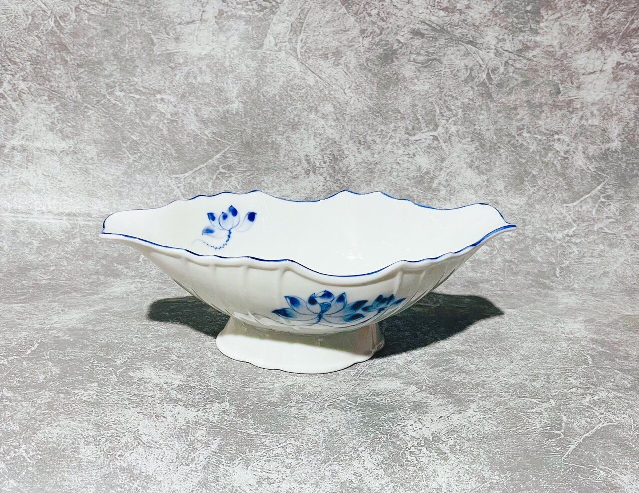 Bát thuyền bày gà, hoa quả sen thiên than