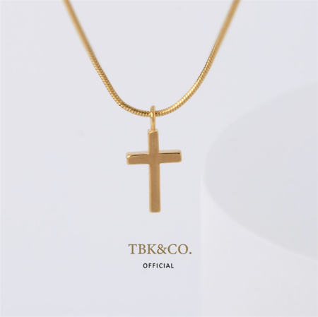 Tbk 18K Gold Cross Pendant Necklace For Unisex Accessories Hypoallergenic 13N