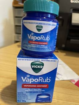 Dầu bôi ấm ngực giảm ho Vicks VapoRub 100g