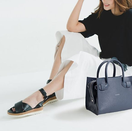 กระเป๋าถือหนังแท้ รุ่น ABSOLUTE Size M ราคา 5,985 บาท*ส่งฟรี