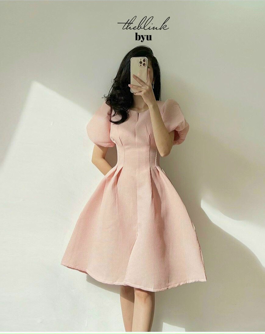 Đầm xốp hồng tay búp xoè, dáng váy xoè phồng tự nhiên trên nền chất liệu vải xốp vũ max dj dj03 tặng 1 quần lót nữ 60k