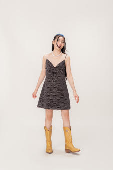 LIBÉ - Đầm ngắn lụa đen họa tiết chấm bi thắt nơ thân trước