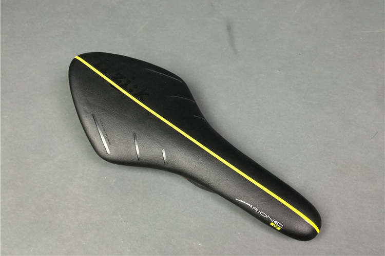 YÊN XE ĐẠP FIZIK ARIONE 00 CARBON F1