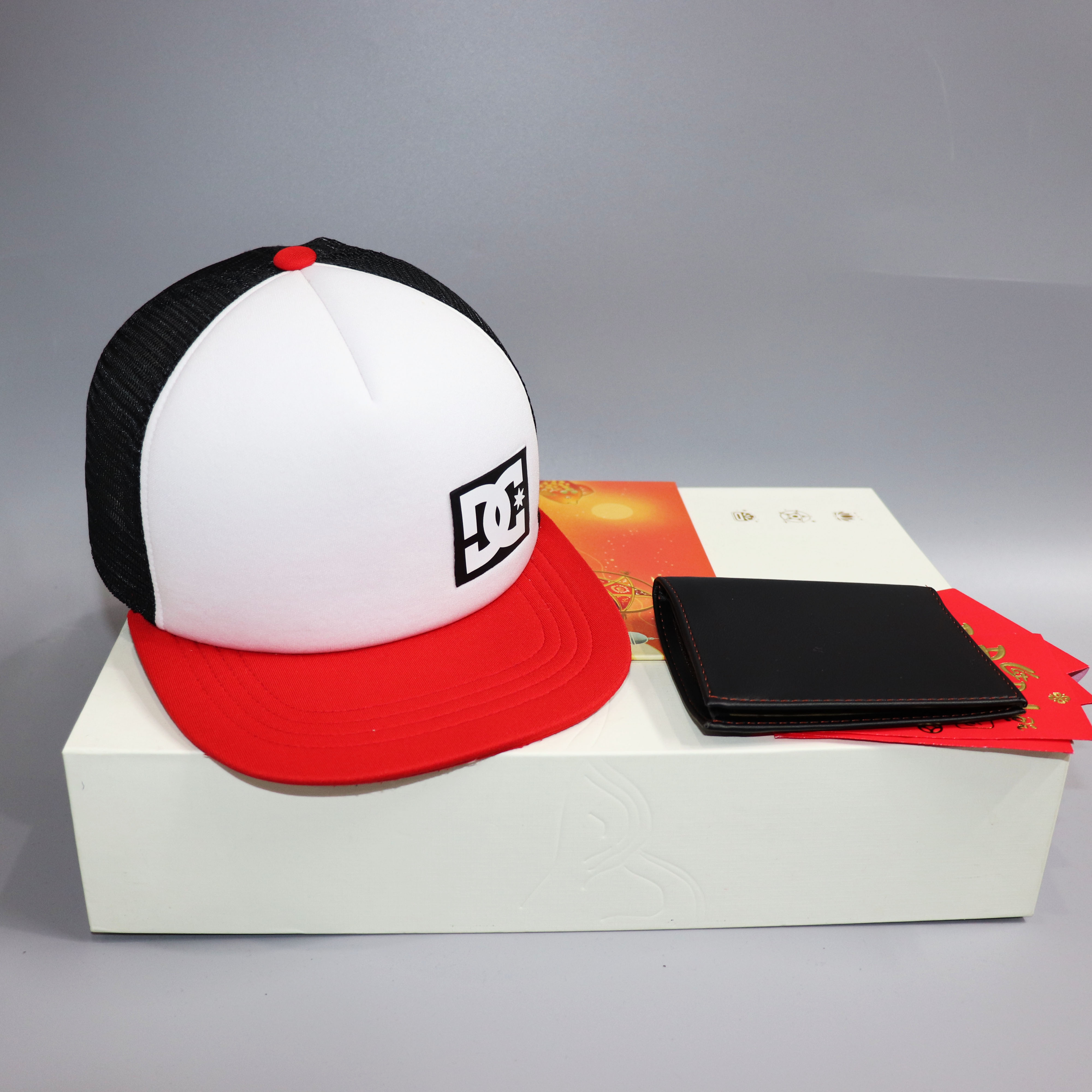 Nón kết- mũ lưỡi trai -nón snapback lưới dg trắng kết đỏ
